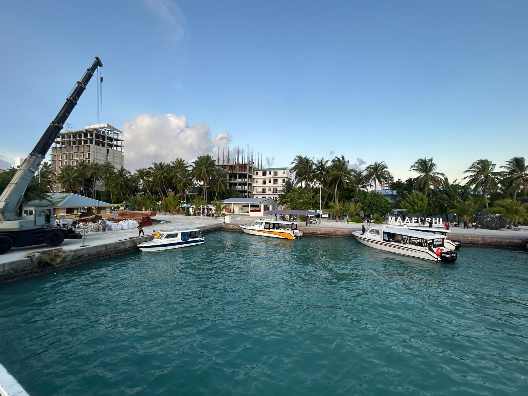 Paradise Peak Travels Bed & Breakfast Maafushi Exterior photo